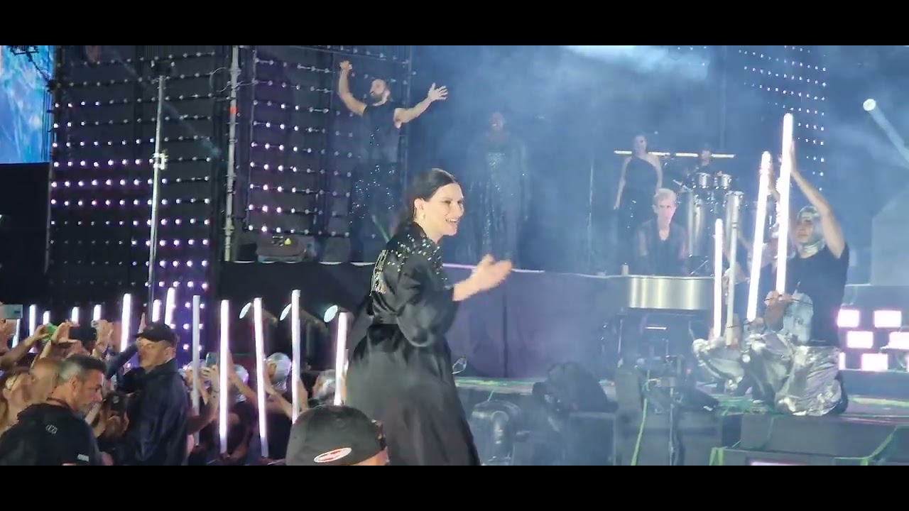 Laura Venezia,  concerto di Laura Pausini in Piazza San Marco.  I  saluti e i ringraziamenti finali.