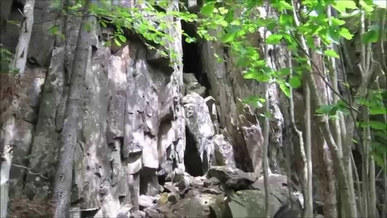 Munkesten Källa eller Toggelinkällan och en Grotta i Halleberg 2015-06-27