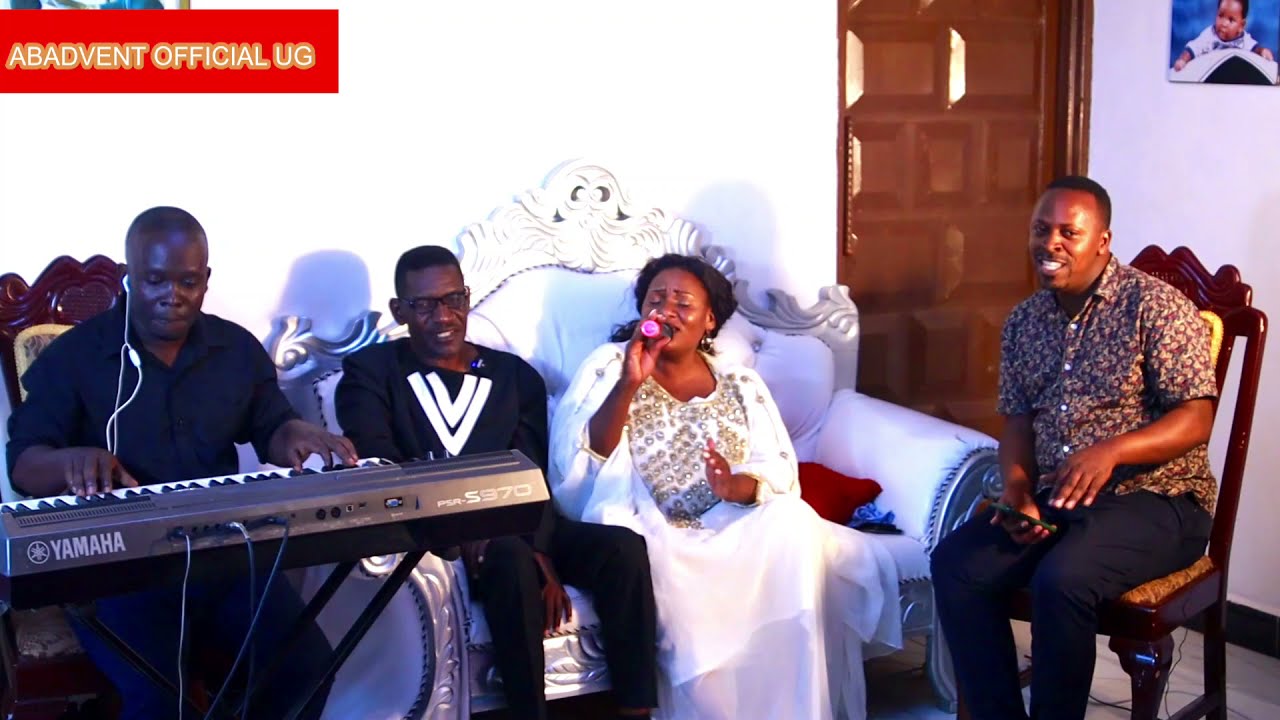 HELLENA NANJEGO NE PAUL SSAAKA- OLUGENDO LWA MUSIC WABWE LUWOOMU DDALA PART 1