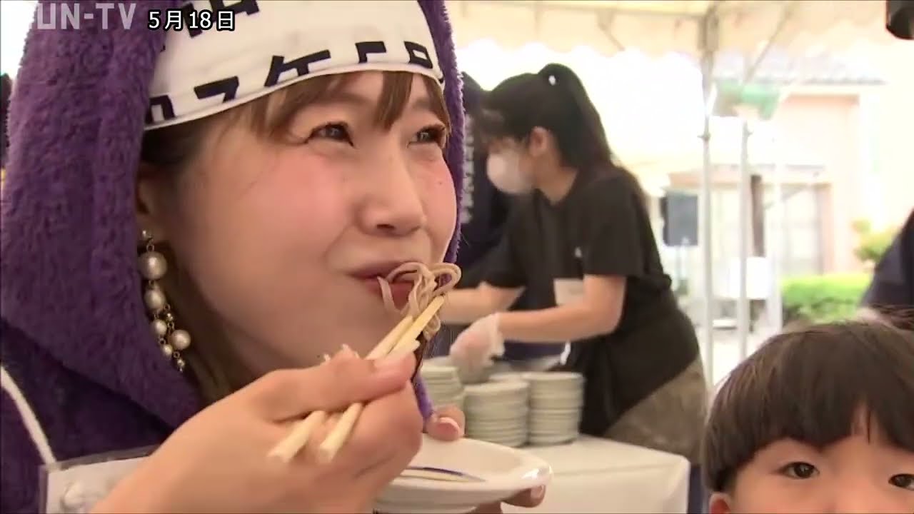 恒例「出石そば食い大会」　豊岡市出石町の名物 出石皿そばの食べる量を競う