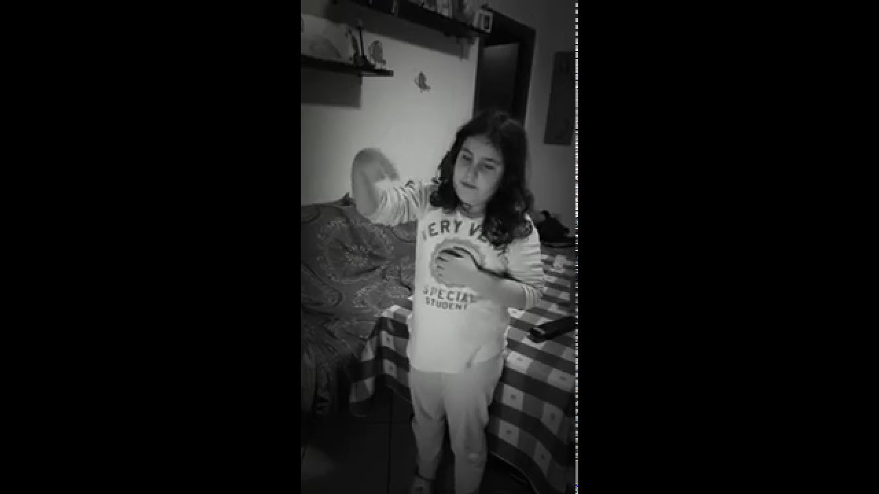 IMAGINE di John Lennon cantata in lingua dei segni da Karola