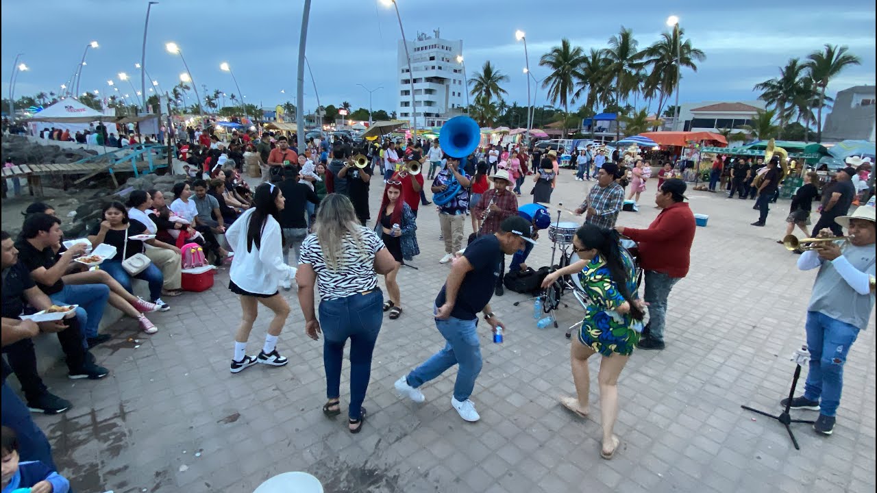 ... Y LA BANDA PONE EL AMBIENTE EN ALTATA, NAVOLATO !!