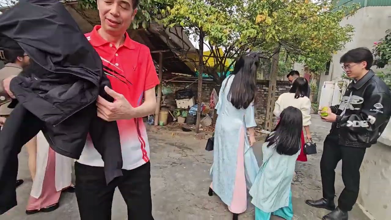 Cả nhà đi Chúc tết 