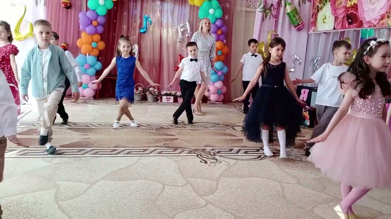 Вальс на выпускной в детском саду, группа «Василек», муз.руководитель Финогенова Н.Г.
