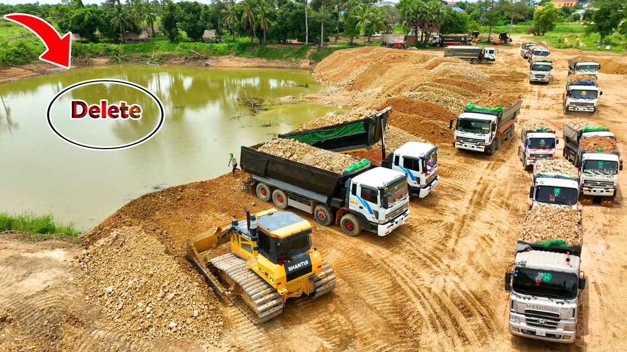 Skill Driver Operator Bulldozer SHANTUI DH17 C3 Push Stone Into Water, Dump Truck 25Ton Unloading