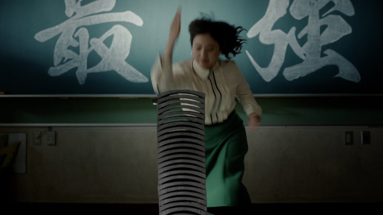 吉高由里子、瓦割りで衝撃の結末！？CMメイキング&インタビュー映像公開　JCOM新TVCM「瓦割」篇