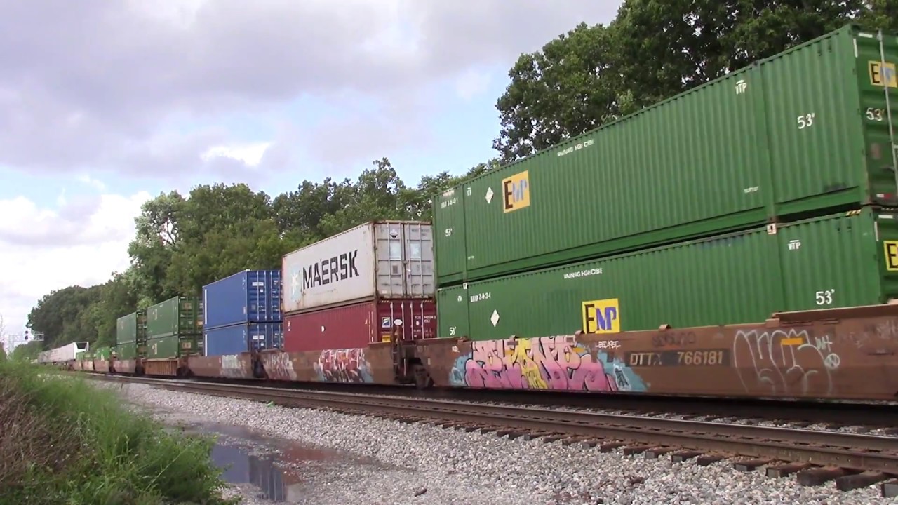 NORFOLK SOUTHERN GE D9-44CW Southbound Intermodal Container Train