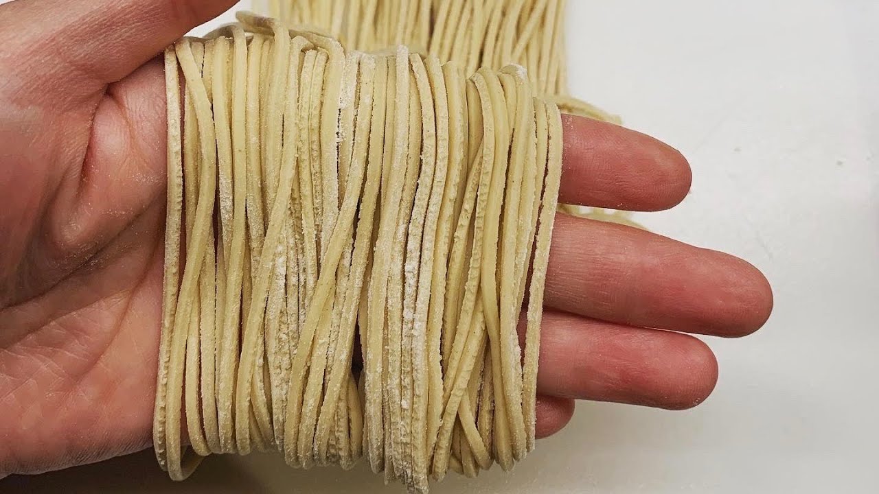 Fresh Egg Noodles DIY // 自制碱水鸡蛋面