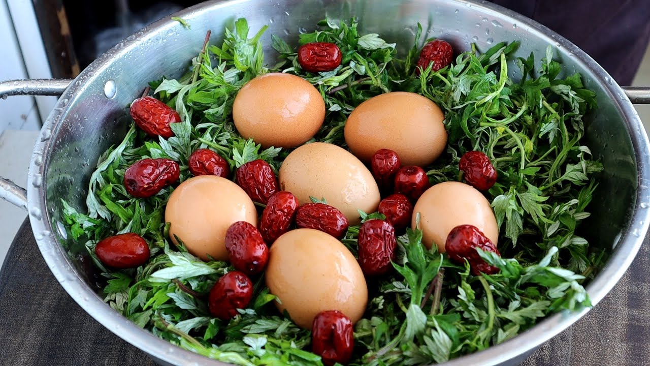 艾葉煮雞蛋，原來有這麼多的好處，可惜很多人不知道，好吃又健康Boiled eggs with mugwort leaves, many benefits, delicious and healthy
