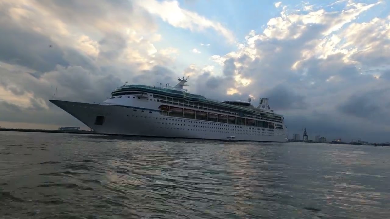 🎄🔮🛳️📯Vision of the Seas, Cruise Ship Horns, Departing Fort Lauderdale, January 26, 2022