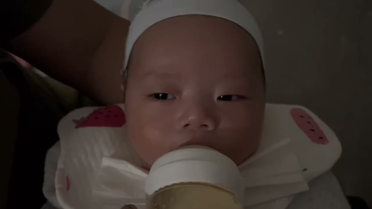 二娃每天晚上差不多十二点才睡觉 ，今天晚上殷二说他要带一晚上，让他感受哈带娃幸不幸苦#带娃日常 #记录真实生活