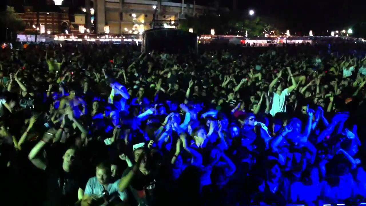 Bag Raiders Performing Shooting Stars at Parklife Sydney 2010