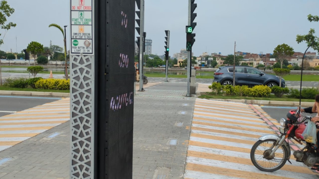 🚶‍♂️ Pakistan’s First Digital Pedestrian Walkway | Live Demo in Lahore | CBD Route 47 Vlog