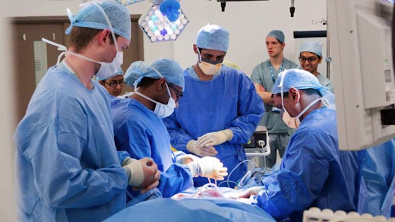 Doctor Shafi Ahmed performs world's first virtual reality operation