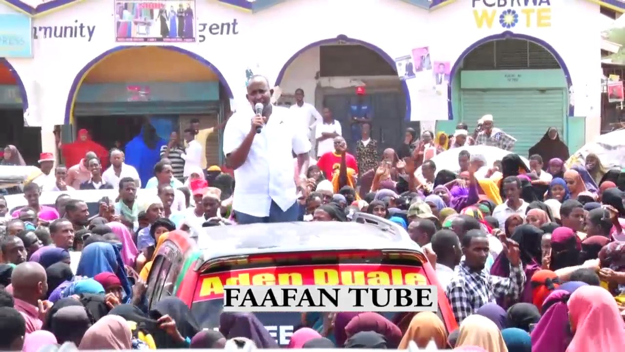 HALYAY QARAN HON.ADEN DUALE IYO KUMMANAAN TAAGEERAYASHIISA AH OO SUUQA KU DHAX LUGAYNAYA .