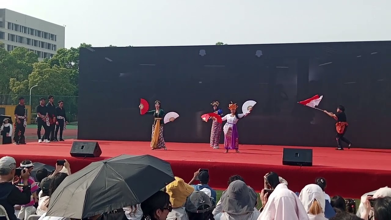 Indonesian cultural festival performance at ZUEL.