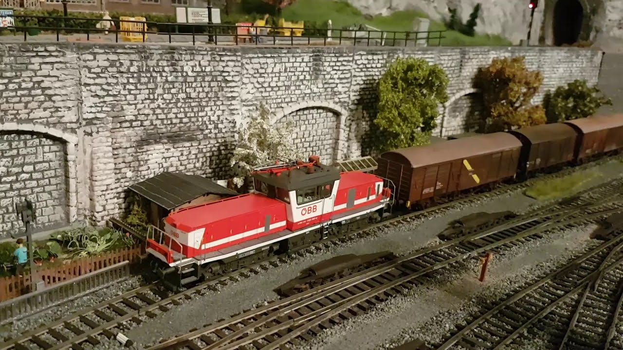 Modellbahnanlage in H0 - Moderne ÖBB unterm Hahnenkamm/Teil 2