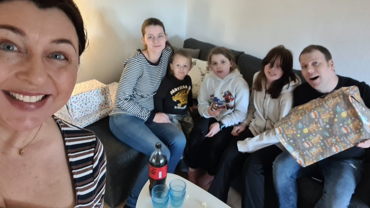 Vi besøger datter Michelle & Mason i deres nye lejlighed🤗ÅBNER GAVER🎁