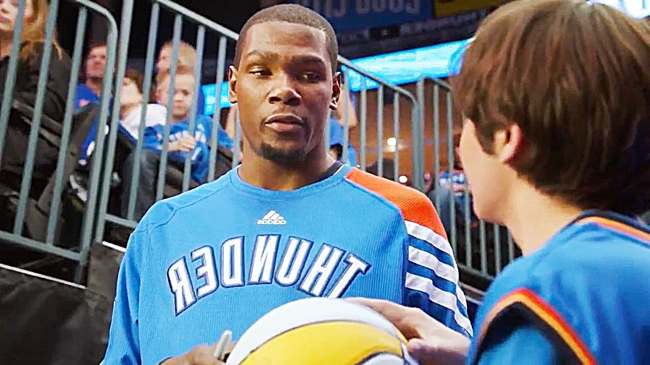 Este Chico Nerd intercambia Accidentalmente las Habilidades con un Atleta de la NBA