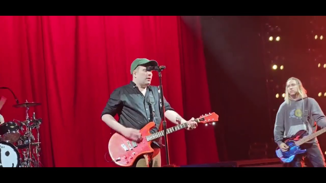 Fall Out Boy - Favorite Record (Live So Much For (Tour) Dust 2023)