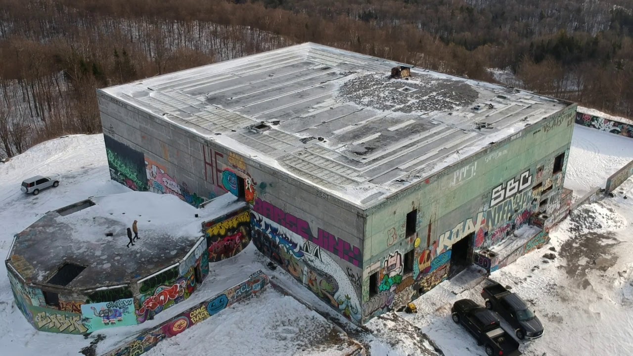 BASE MILITAIRE ABANDONN&Eacute; AU QUEBEC .