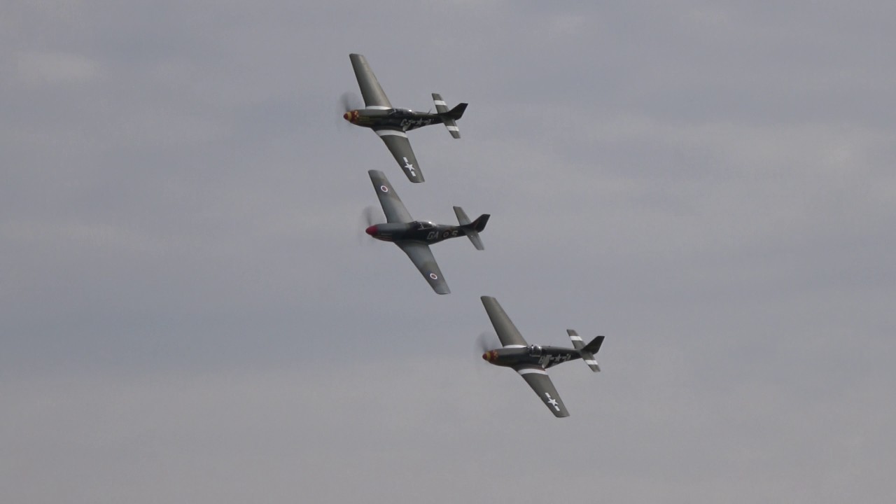 Amazing P-51 Mustang aerobatics - The Horsemen - P51's 'Frenesi', 'The Shark' & 'Berlin Express'