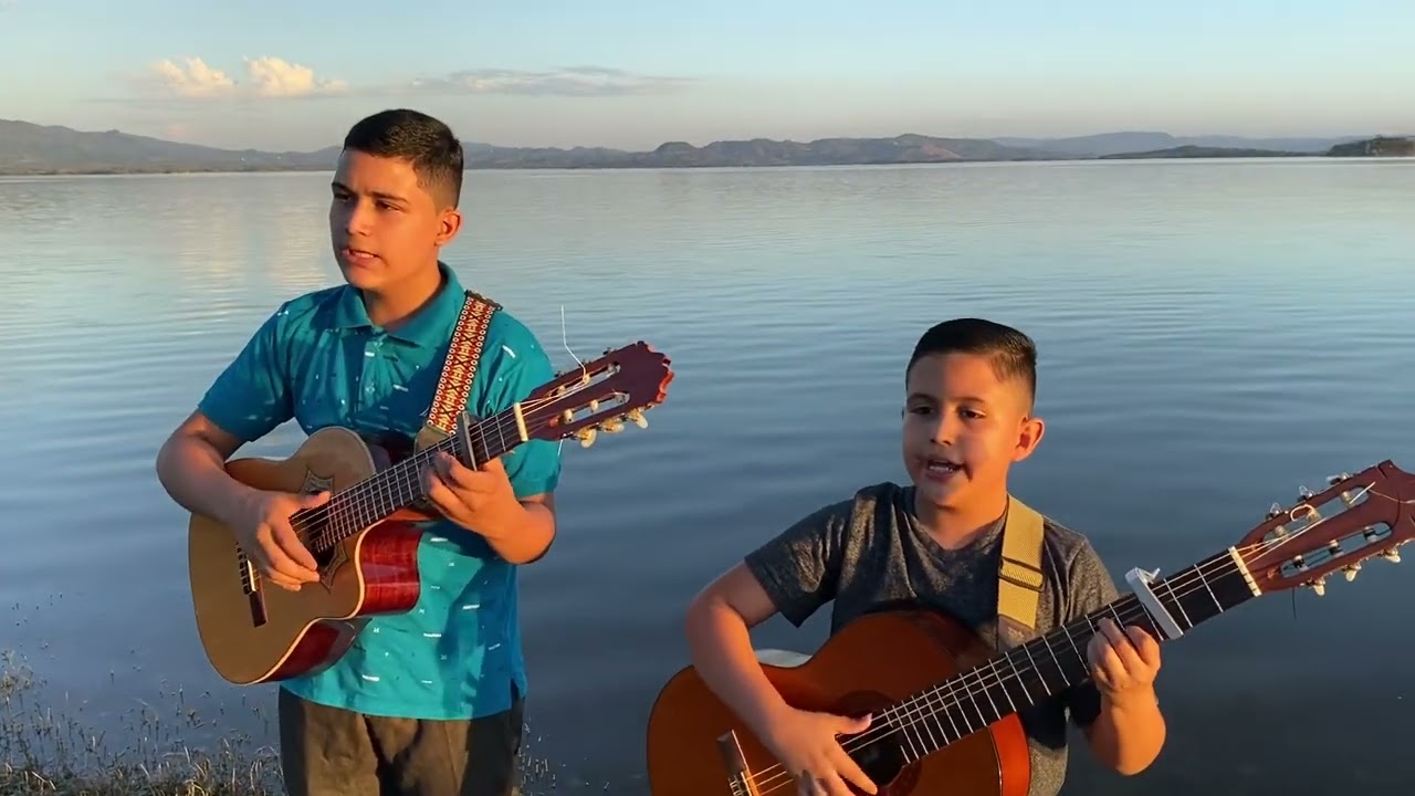 Disfrutando de un hermoso paisaje y compartiendo un lindo canto