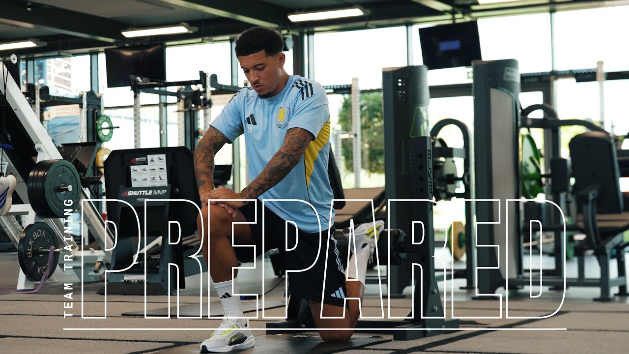 First day on the grass for Sancho, Elliott & Lindelöf | TRAINING