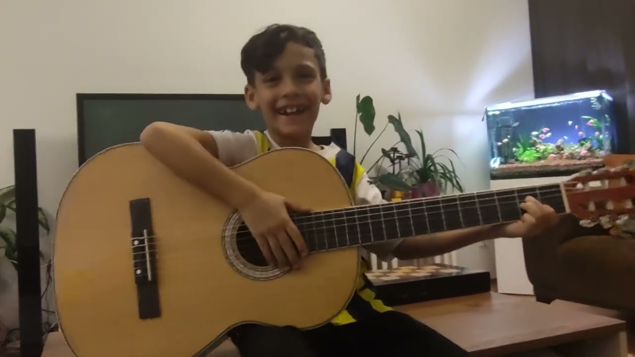 gitar nasıl &ccedil;alınır?(gitar dersleri #gitarcover #gitarakor #gitarritim #&ccedil;ocukgitar