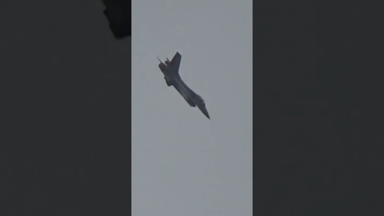 Uno de los F-16 de la Fuerza A&eacute;rea de Chile en FIDAE 2024  @FGMEDIATV