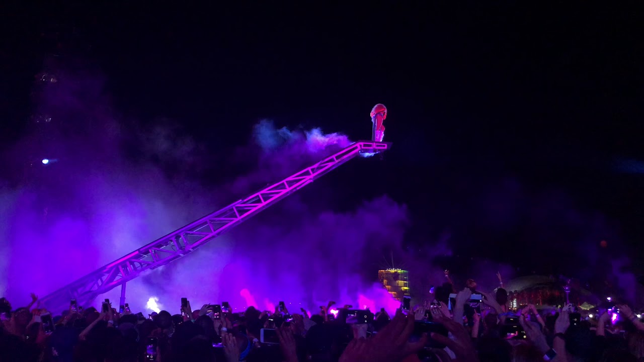 Beyoncé - Interlude/Drunk In Love/Lilac Wine/Swag Surfin’/Diva/Everybody Mad (Coachella Weekend 1)