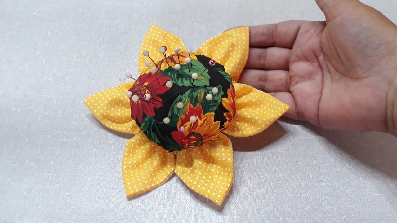 Agulheiro Alfineteiro flor de fuxico Artes da Mary.