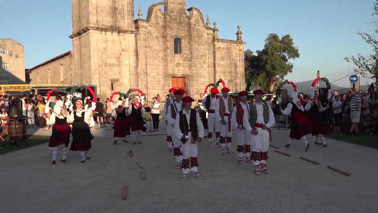 Basque folk dance: Dantzari dantza & Arku dantza