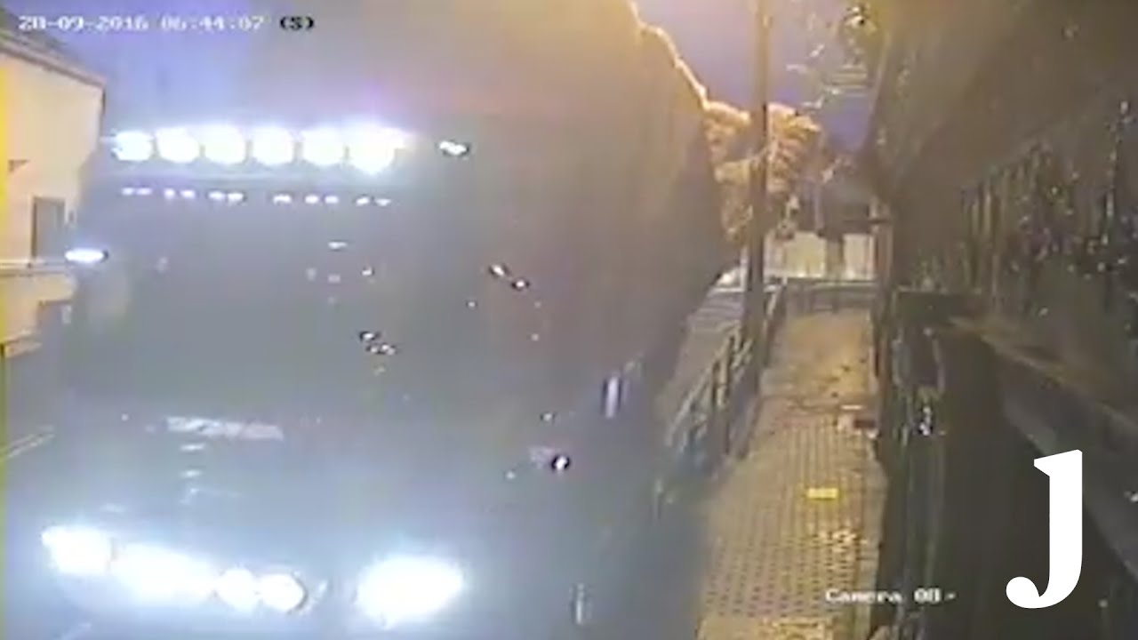 CCTV footage of hay bales falling off truck in Ardee causing damage