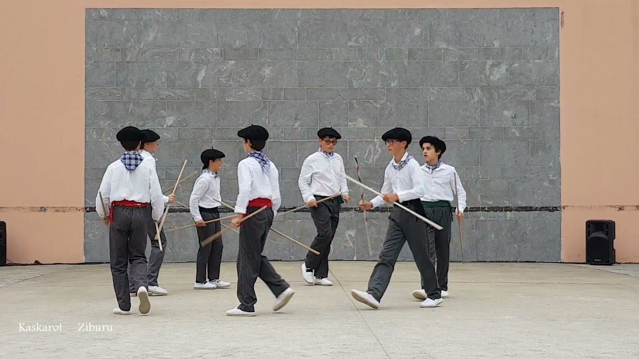 Xiberuko Makilak - Zazpiak Bat - Dantza Sare - Sara Euskal Herria - Pays Basque