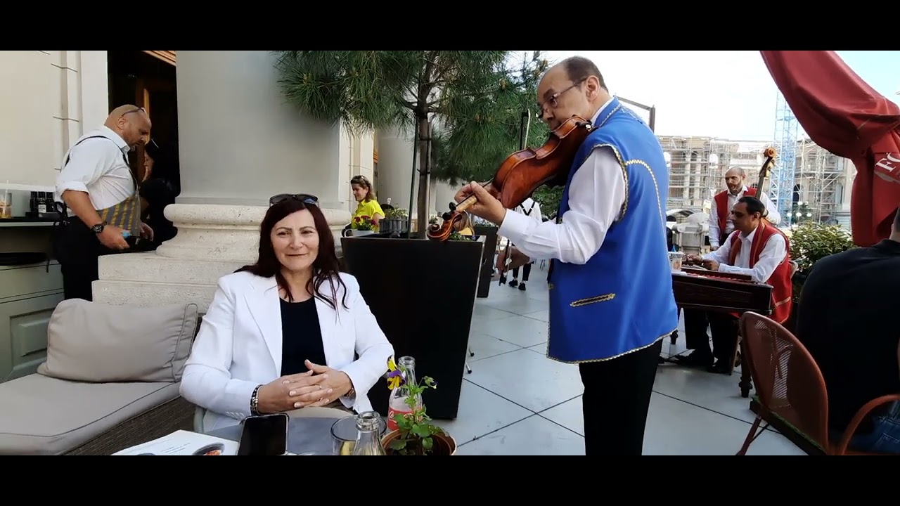 Főőrség Kávéház Budapest . 🎻🎻🎻 Lakatos Miklós muzsikál .