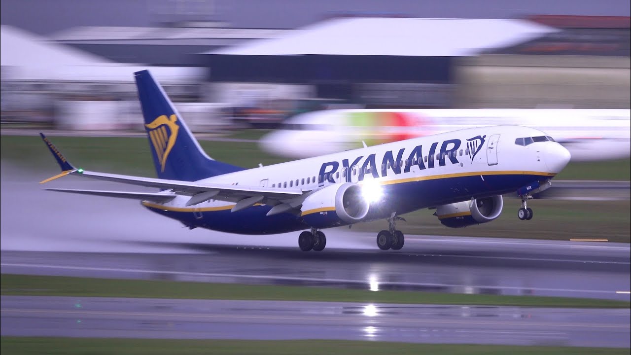 Ryanair Boeing 737 MAX 8 Takeoff from Lisbon Airport RW20