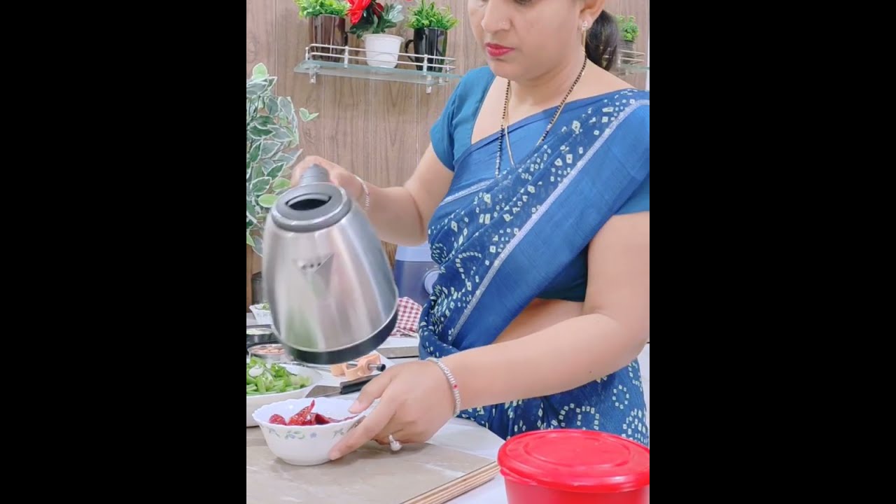 रोटी बनने से पहले ही खत्म हो जाएगी हरे प्याज की यह टेस्टी और चटपटी चटनी
