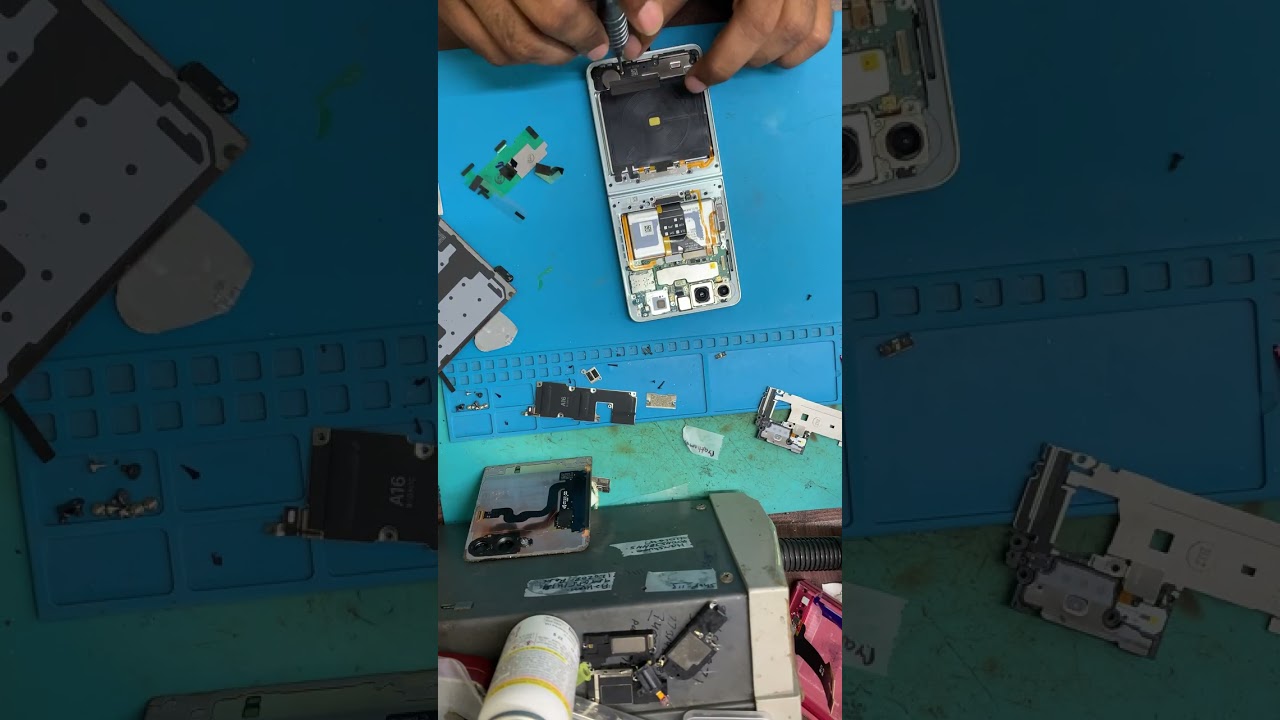 Flip 7 display replacement small. Display open be careful 