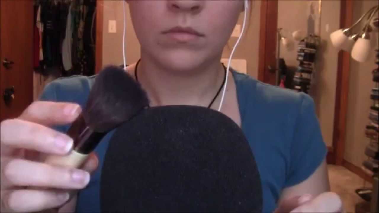 Brushing the Mic with Makeup Brushes ~ASMR~