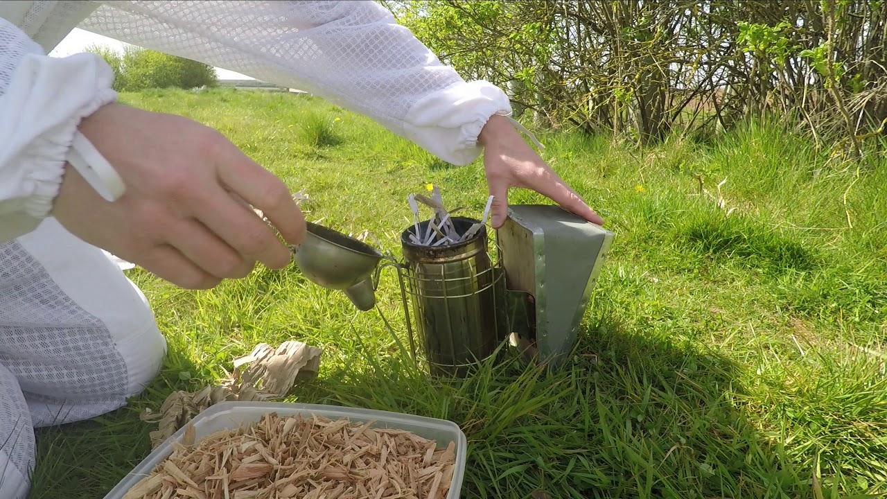 New UK Beekeeper Blog #16 - Lighting a Smoker