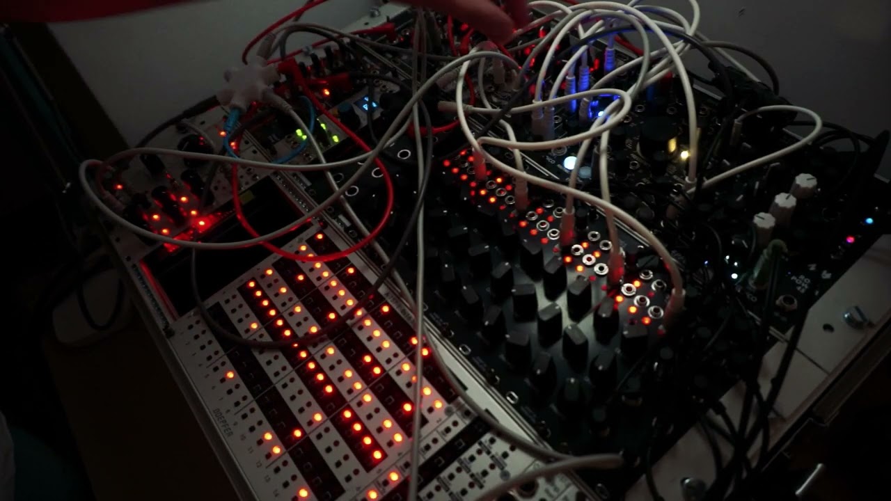 Cinematic Drones Techno Jam - Modular Eurorack