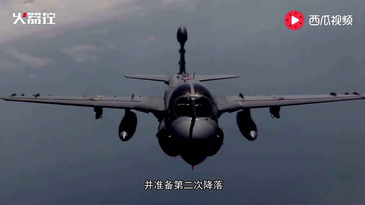 28噸戰機高速砸向10萬噸航母 瞬間引爆21架戰機幹翻60人 現場慘烈