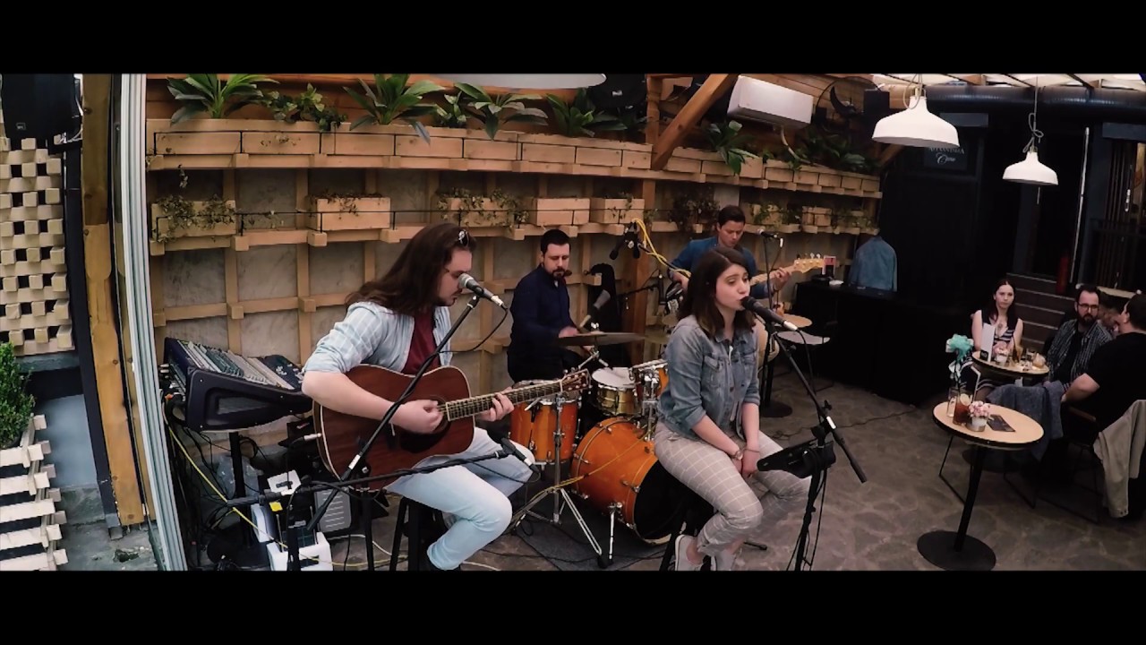 Treasure - Bruno Mars \ Long train runnin' - Doobie brothers (live acoustic cover by Bandix)