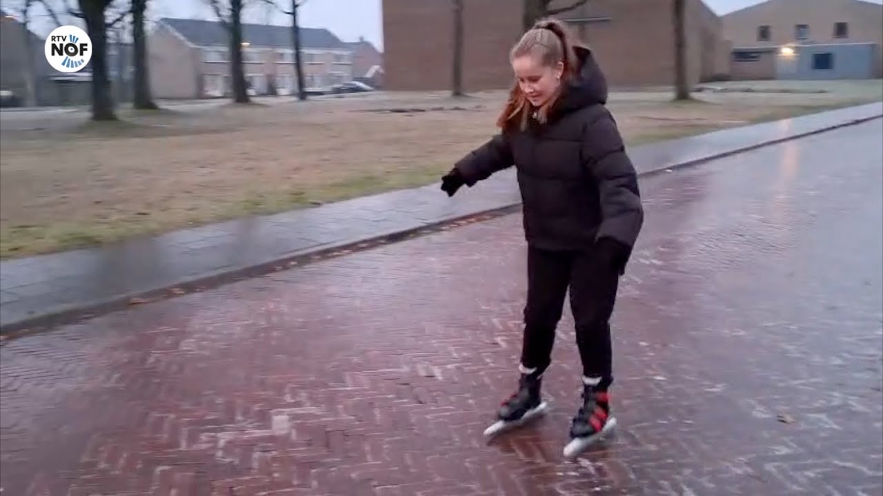 CODE ROOD IJZEL | Schaatsen op straat in de Westereen