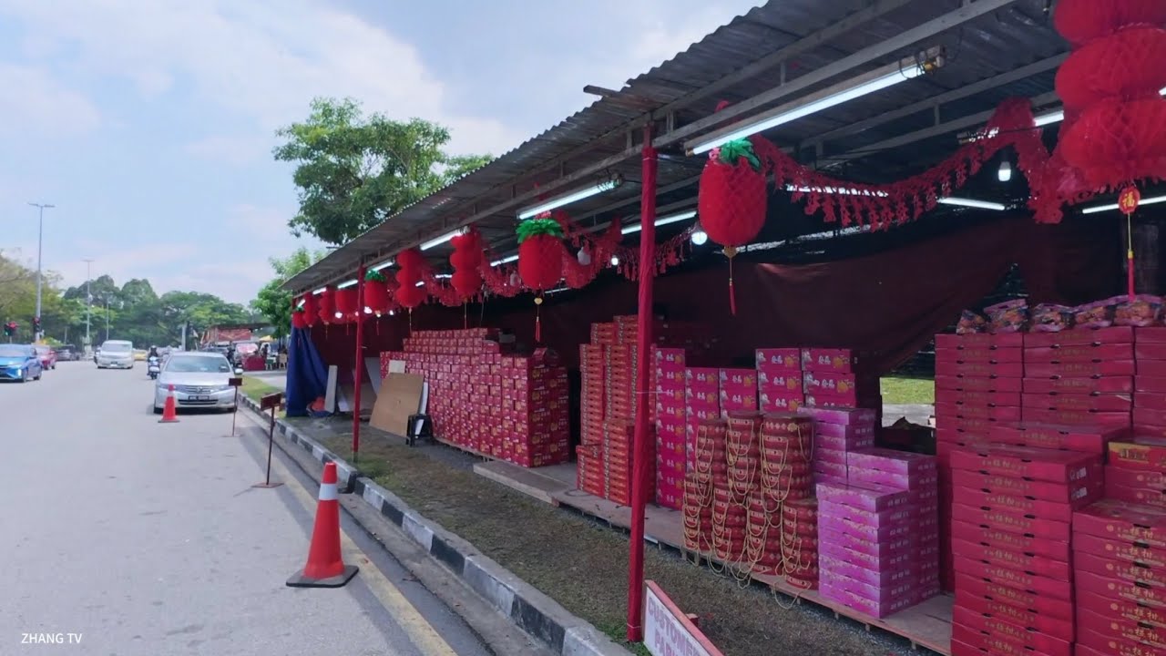 春节倒计时，甲洞街头年货烟花琳琅满目，年味开始了#malaysia #2026