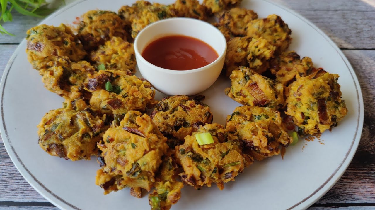Crunchy Spring Onion Pakoda Recipe | Crispy spring onion pakoda | Flavours Touch