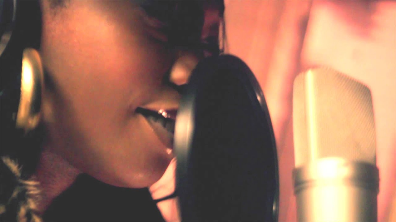 A money Ft Wyen Solo - On My Way (shootmeTV 2012)
