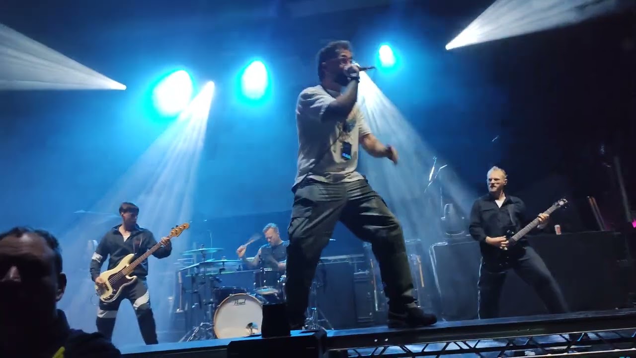 Siamese ft Tom - Ocean Bed. (18.10.25)(O2 Guildhall, Southampton)