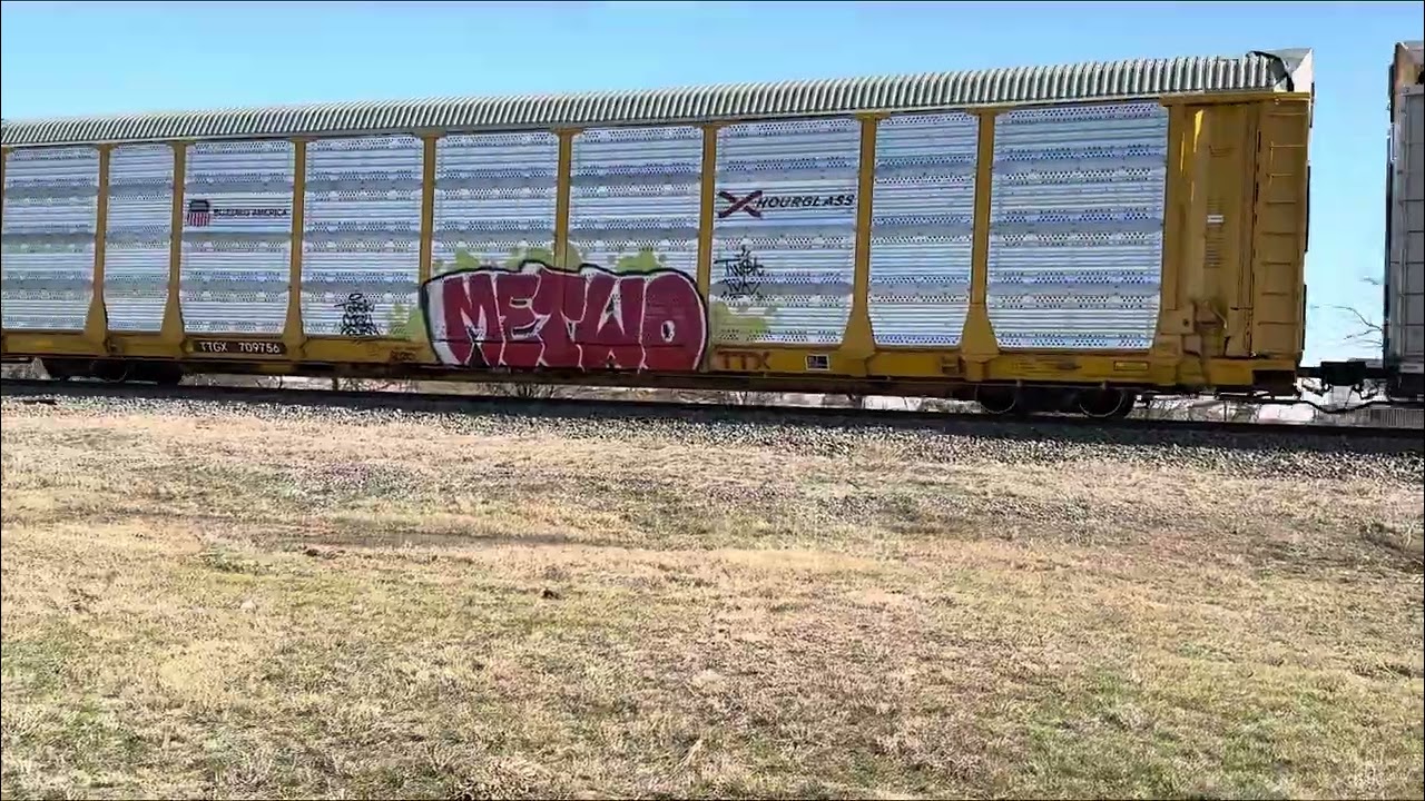 SB BNSF mixed freight in Krum, Texas 